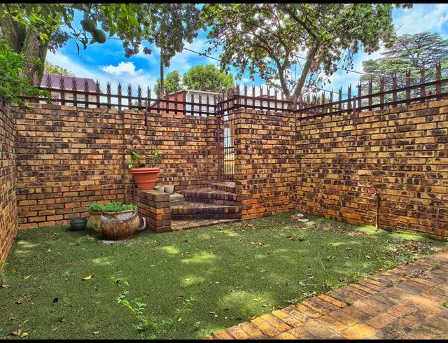 2 BEDROOM DUPLEX FOR SALE IN WINDSOR EAST